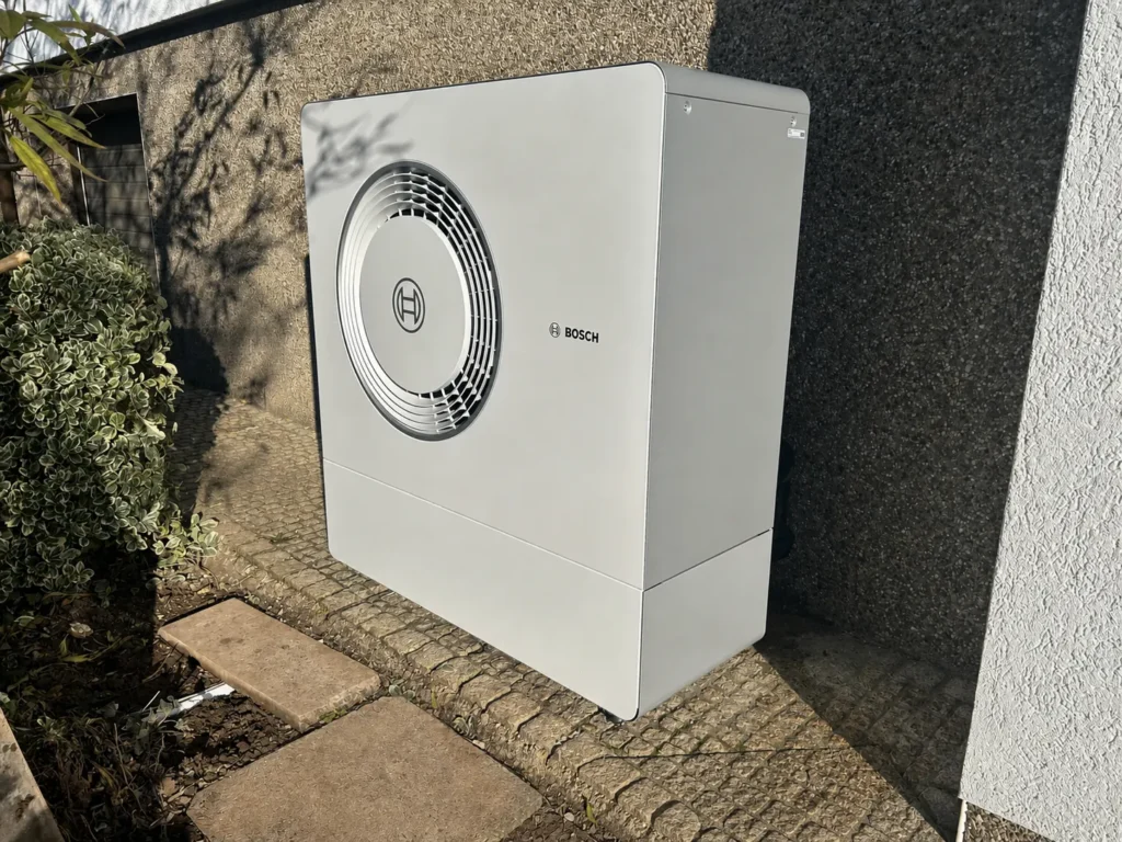 Bosch Wärmepumpe an einem Bestandsgebäude im Saarland – installiert von GET